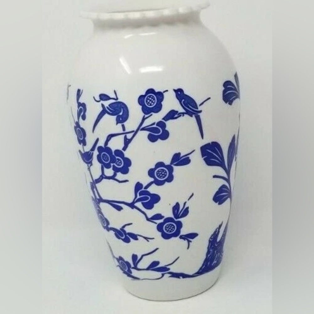 VTG 1940s White & Blue Anchor Hocking Vitrock Milk Glass
Flowers Birds EUC - Picture 8 of 13